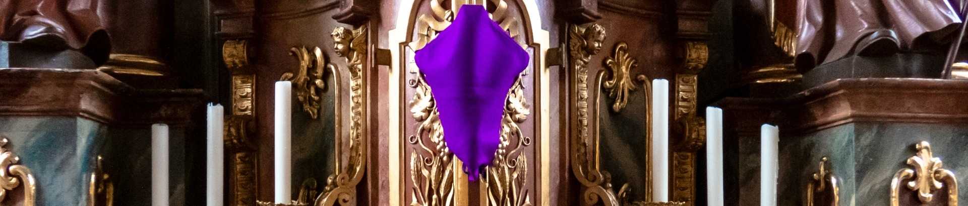 Karwoche: verhülltes Kreuz Karwoche: verhülltes Kreuz